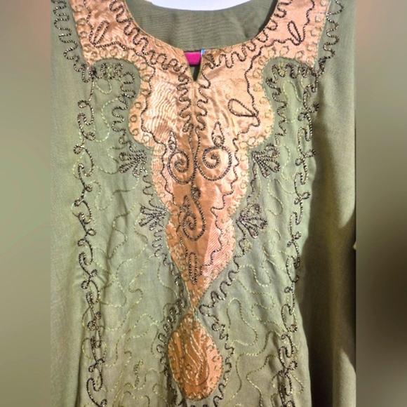 1960/70s Embroidered Green and Gold Kaftan - Picture 3 of 7